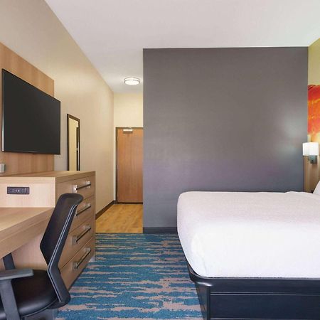 La Quinta Inn & Suites By Wyndham San Antonio Seaworld Lafb Dış mekan fotoğraf