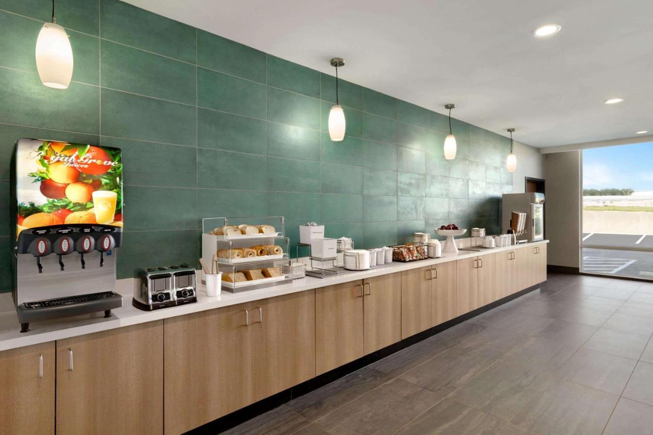 La Quinta Inn & Suites By Wyndham San Antonio Seaworld Lafb Dış mekan fotoğraf