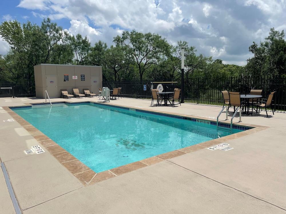 La Quinta Inn & Suites By Wyndham San Antonio Seaworld Lafb Dış mekan fotoğraf