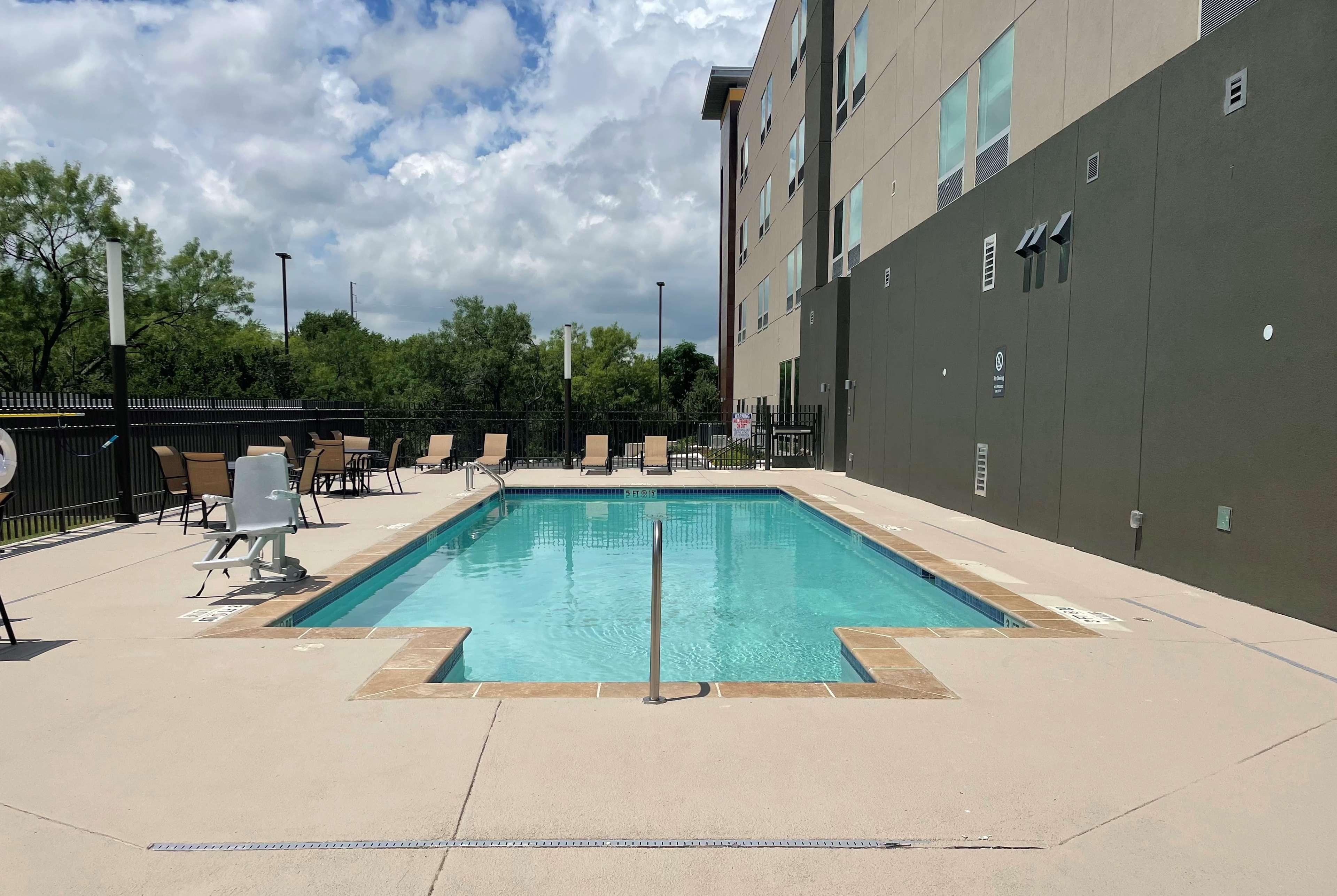 La Quinta Inn & Suites By Wyndham San Antonio Seaworld Lafb Dış mekan fotoğraf