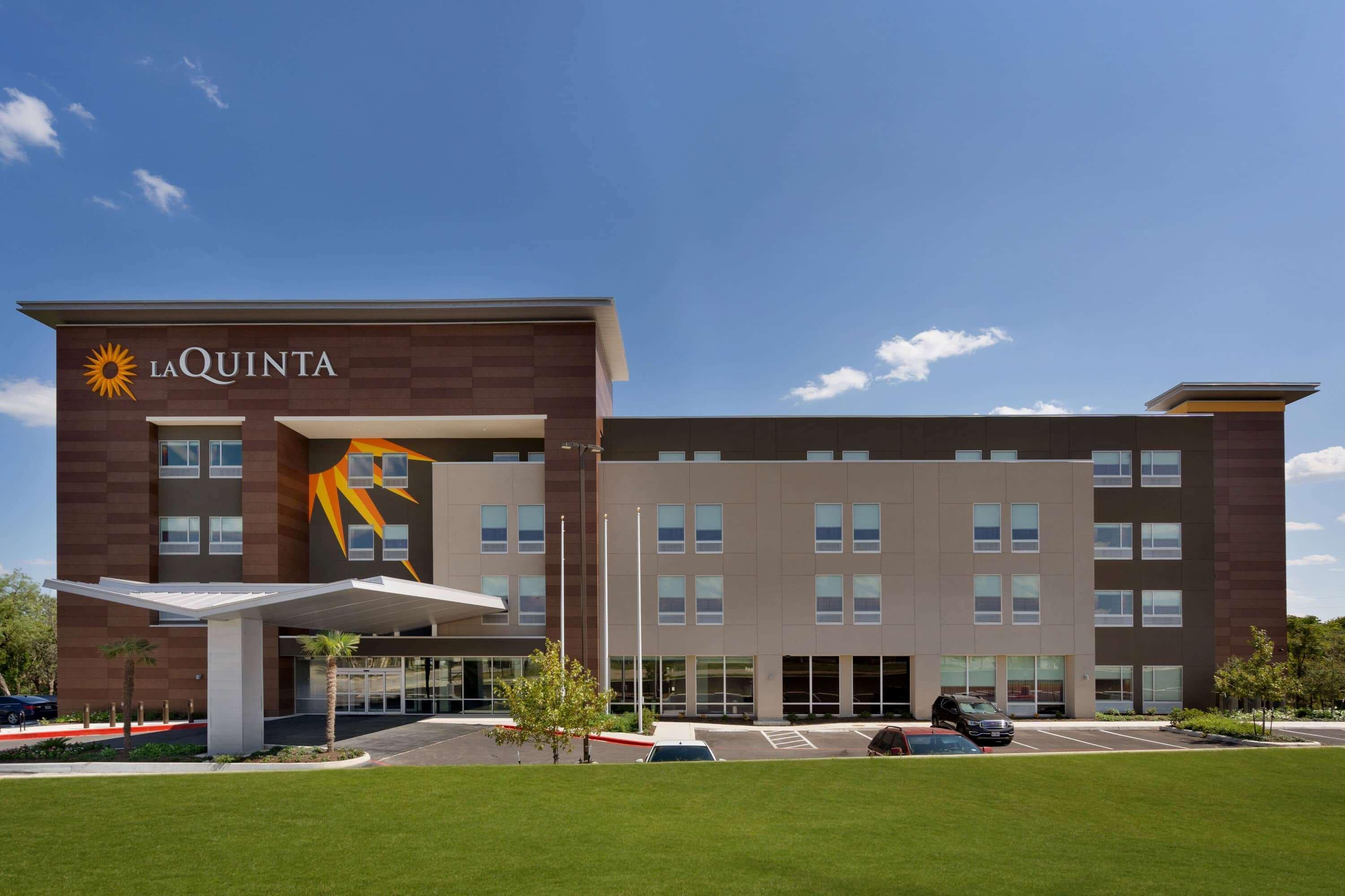 La Quinta Inn & Suites By Wyndham San Antonio Seaworld Lafb Dış mekan fotoğraf