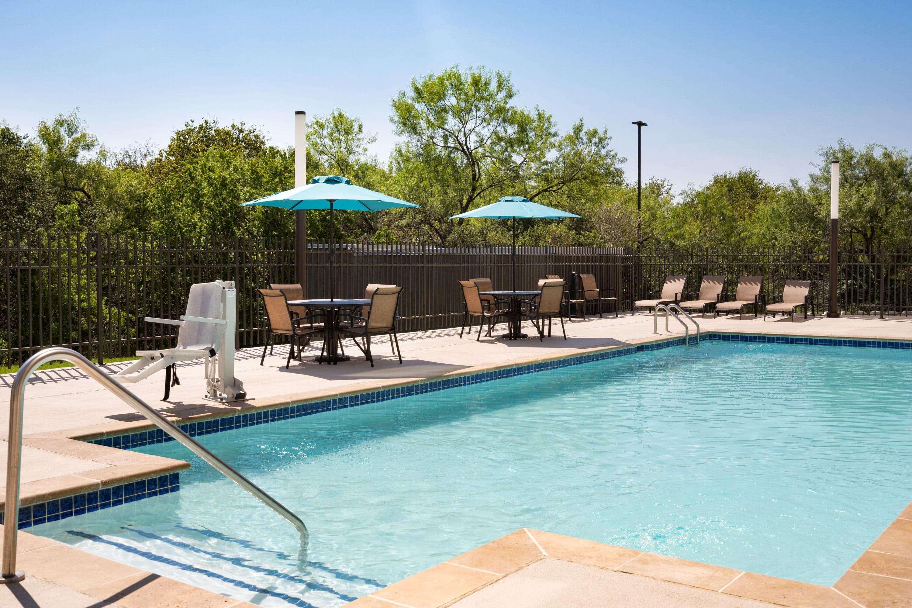 La Quinta Inn & Suites By Wyndham San Antonio Seaworld Lafb Dış mekan fotoğraf